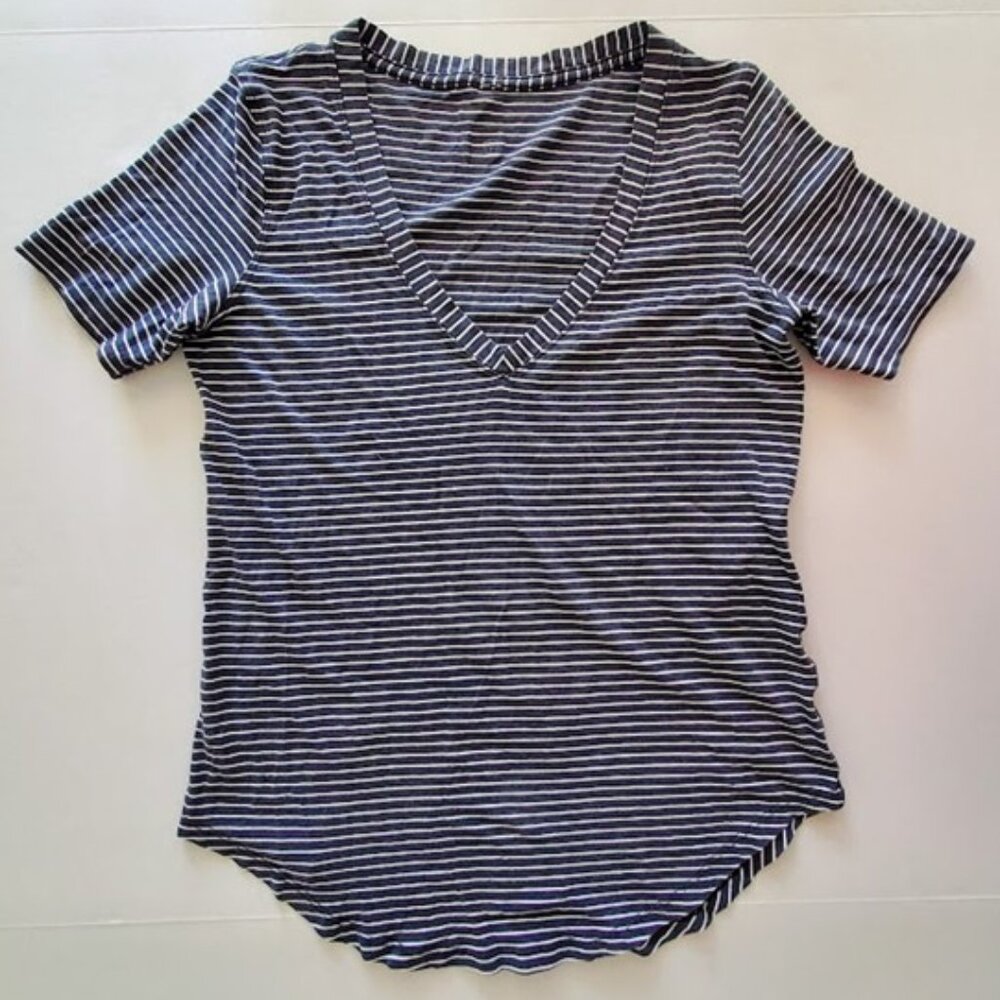 Lululemon Love Tee Grey Short Sleeve V-Neck Relaxed Fit Athletic Yoga Top Sz M